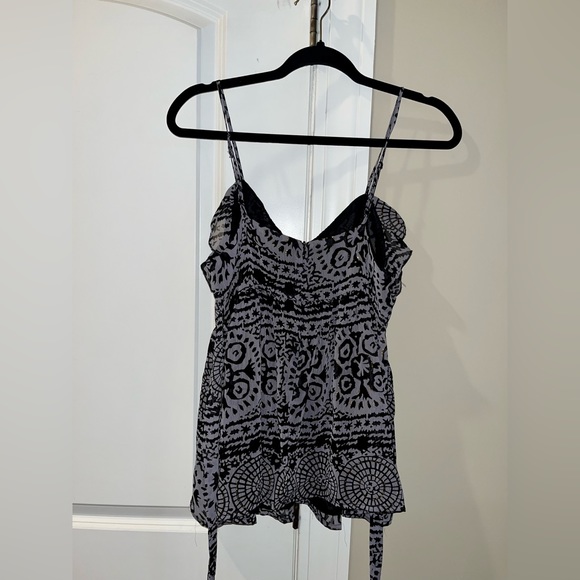 Cute, flowy, tank with tie in the back - Picture 3 of 3